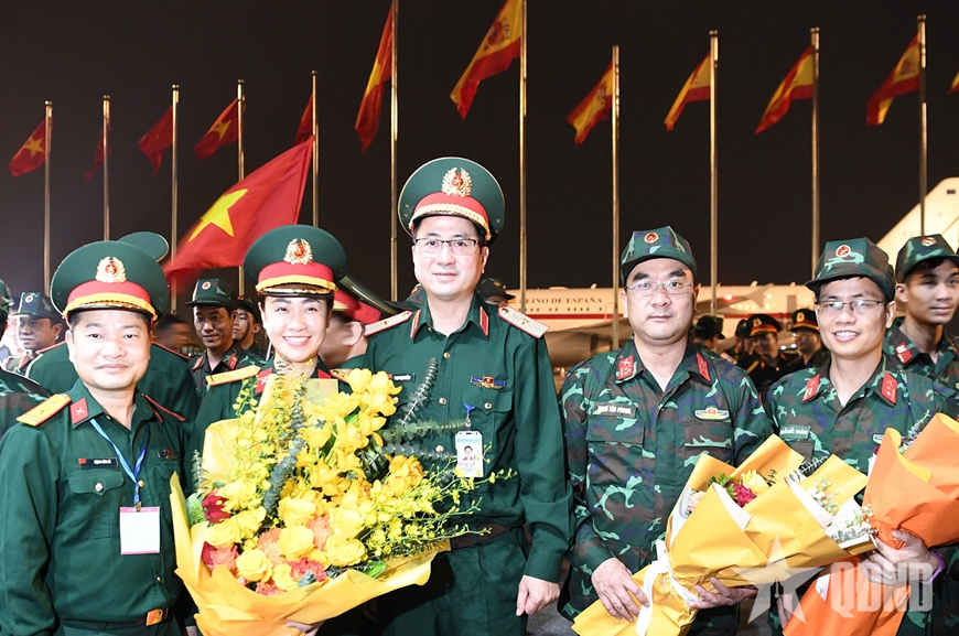 Đón lực lượng cứu hộ, cứu nạn Quân đội nhân dân Việt Nam hoàn thành nhiệm vụ trở về